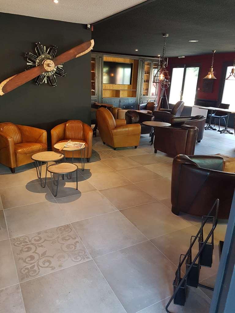 凯里亚德酒店-里尔东赫姆 赫恩 餐厅 照片