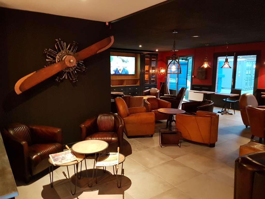 凯里亚德酒店-里尔东赫姆 赫恩 餐厅 照片